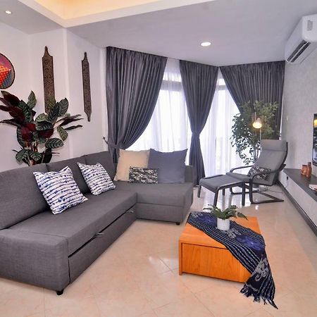 New Riverbank Suites - Waterfront Kuching City 外观 照片
